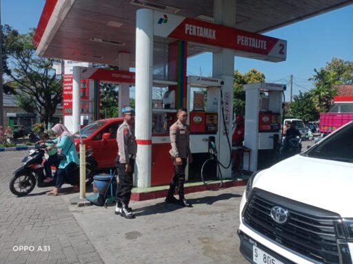 Polsek Ngimbang Gencar Gelar Patroli Di Obvit Guna Cegah Kriminalitas Dan Premanisme di Siang Hari Polsek Ngimbang Gencar Gelar Patroli Di Obvit Guna Cegah Kriminalitas Dan Premanisme di Siang Hari