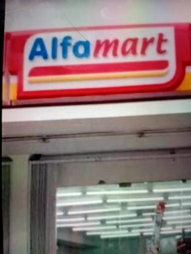 KASIR ALFAMART SIMPANG 4 PANGURURAN, BERIKAN STRUK TANPA MEMANDANG WAJAH KONSUMEN KASIR ALFAMART SIMPANG 4 PANGURURAN, BERIKAN STRUK TANPA MEMANDANG WAJAH KONSUMEN
