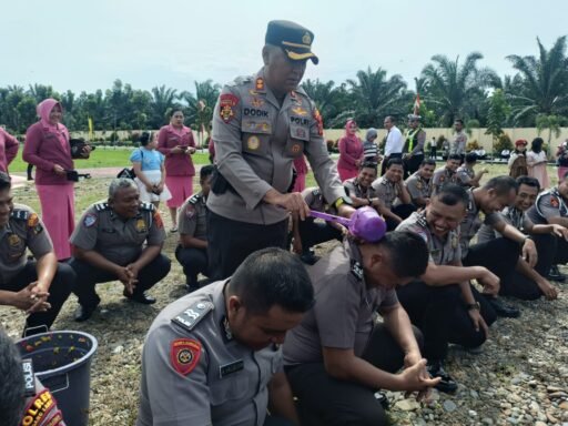Kapolres Padang Lawas Pimpin Upacara Pelantikan dan Sertijab Wakapolres Kapolres Padang Lawas Pimpin Upacara Pelantikan dan Sertijab Wakapolres