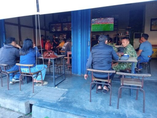 Kodim 1204/Sanggau Laksanakan Nobar Piala Dunia, Portugal Kalahkan Kroasia 2-1 Kodim 1204/Sanggau Laksanakan Nobar Piala Dunia, Portugal Kalahkan Kroasia 2-1