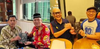 Membuka Tabir ‘Ijazah Jokowi’: Wilson Lalengke Titip Buku Refleksi untuk Mantan Presiden Joko Widodo
