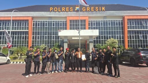 DPP ABJI Penuhi Panggilan Penyidik Polres Gresik, Akan Kawal Dugaan Perusuh Saat Aksi Kemarin DPP ABJI Penuhi Panggilan Penyidik Polres Gresik, Akan Kawal Dugaan Perusuh Saat Aksi Kemarin