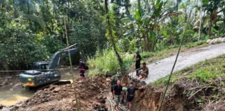 Jembatan Putus Diterjang Banjir, Bakti TNI Bangun Akses Baru bagi Tiga Desa di Nias Utara
