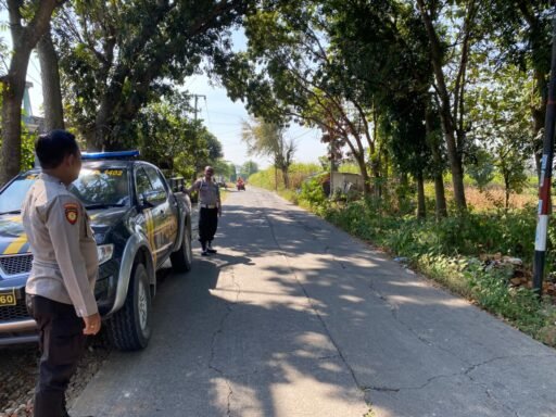 Polsek Ngimbang Gelar Patroli Harkamtibmas Di Obvit Guna Cegah Kriminalitas di Siang Hari Polsek Ngimbang Gelar Patroli Harkamtibmas Di Obvit Guna Cegah Kriminalitas di Siang Hari