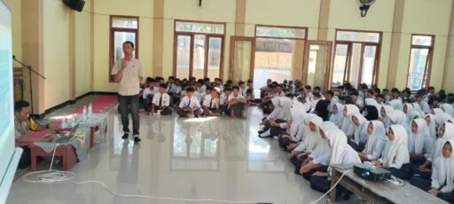 Polsek Ngimbang Gelar Kegiatan Binlu Pada Masa Pengenalan Lingkungan Sekolah ( MPLS ) Di SMP N 1 Ngimbang Polsek Ngimbang Gelar Kegiatan Binlu Pada Masa Pengenalan Lingkungan Sekolah ( MPLS ) Di SMP N 1 Ngimbang