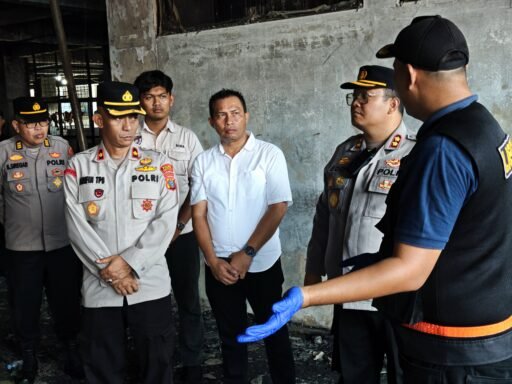 Polres Sibolga Gandeng Tim Labfor Polda Sumut Lakukan Olah TKP Lanjutan Kebakaran Pasar Nauli Polres Sibolga Gandeng Tim Labfor Polda Sumut Lakukan Olah TKP Lanjutan Kebakaran Pasar Nauli