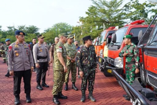 Atensi Cegah Kebakaran, Pangdam XII/Tpr Pimpin Apel Siaga Karhutla di Kubu Raya Atensi Cegah Kebakaran, Pangdam XII/Tpr Pimpin Apel Siaga Karhutla di Kubu Raya