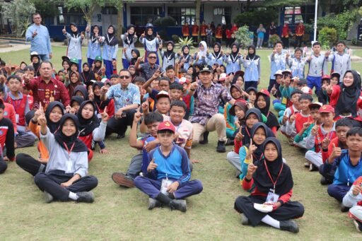 Senyum dan Semangat Warnai MPLS di SMP Negeri 1 Way Tenong, Bupati Parosil Ajak Siswa Baru Berani Bermimpi Senyum dan Semangat Warnai MPLS di SMP Negeri 1 Way Tenong, Bupati Parosil Ajak Siswa Baru Berani Bermimpi