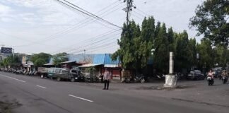 Polsek Ngimbang Secara Rutin Gelar Commanderwish Di Pagi Hari Guna cegah Kemacetan di Wilayah Ngimbang