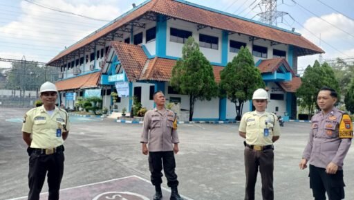 Pastikan Obvit Aman dan Kondusif, Polsek Ngimbang Gelar Patroli Harkamtibmas Pada Siang Hari Pastikan Obvit Aman dan Kondusif, Polsek Ngimbang Gelar Patroli Harkamtibmas Pada Siang Hari