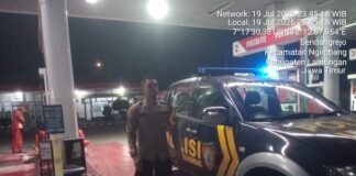 Guna Cegah Dan Daya Tangkal 4C Polsek Ngimbang Gelar Patroli Blue Light 4C Di Wilayah Ngimbang