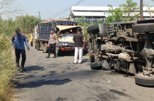Personel Polsek Solokuro bersama Unit Gakkum Satlantas Polres Lamongan Gerak Cepat Tangani Laka Lantas Personel Polsek Solokuro bersama Unit Gakkum Satlantas Polres Lamongan Gerak Cepat Tangani Laka Lantas