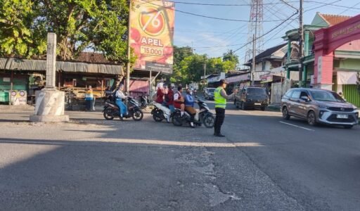 Demi Kelancaran Arus Lalu Lintas Polsek Ngimbang Secara Rutin Gelar Commanderwish Di Pagi Hari Demi Kelancaran Arus Lalu Lintas Polsek Ngimbang Secara Rutin Gelar Commanderwish Di Pagi Hari