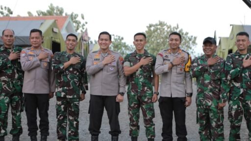 Kapolres Lamongan Perkuat Sinergitas TNI–Polri, Kunjungi Yonif TP 887/KJM dan Tinjau Lokasi TMMD Kapolres Lamongan Perkuat Sinergitas TNI–Polri, Kunjungi Yonif TP 887/KJM dan Tinjau Lokasi TMMD