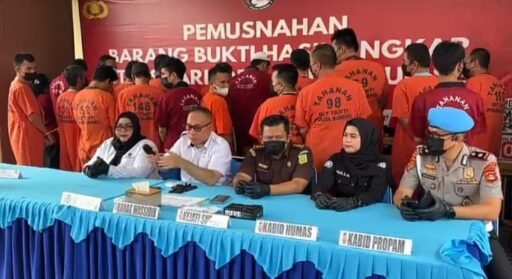 Polda Sumsel Musnahkan Barang Bukti Narkotika Senilai Rp7,9 Miliar, Selamatkan 83 Ribu Jiwa Polda Sumsel Musnahkan Barang Bukti Narkotika Senilai Rp7,9 Miliar, Selamatkan 83 Ribu Jiwa