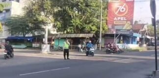 Demi Kelancaran Arus Lalu Lintas Polsek Ngimbang Secara Rutin Gelar Commanderwish Di Pagi Hari