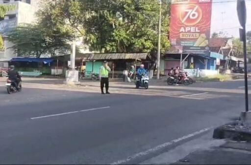 Demi Kelancaran Arus Lalu Lintas Polsek Ngimbang Secara Rutin Gelar Commanderwish Di Pagi Hari Demi Kelancaran Arus Lalu Lintas Polsek Ngimbang Secara Rutin Gelar Commanderwish Di Pagi Hari