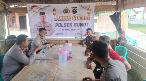 Melalui Jumat Curhat, Kapolsek Bunut Ajak Masyarakat Peka terhadap Lingkungan Sekitar. Melalui Jumat Curhat, Kapolsek Bunut Ajak Masyarakat Peka terhadap Lingkungan Sekitar.