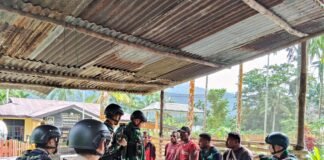 *TNI Hadir Ditengah Segala Kondisi Masyarakat Pelosok Papua*