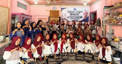 Mimpi Jadi Guru Sempat Kandas, Ibu Muda di PALI Kembali Sekolah dan Mandiri Ekonomi Berkat PEP Adera. Mimpi Jadi Guru Sempat Kandas, Ibu Muda di PALI Kembali Sekolah dan Mandiri Ekonomi Berkat PEP Adera.