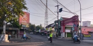 Polsek Ngimbang Secara Rutin Gelar Commanderwish Di Pagi Hari Guna cegah Kemacetan di Wilayah Ngimbang