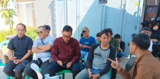 Bukti kepedulian kepala desa muktiwari Bapak haji Bahrudin takziah kediaman Bapak Ari Cahyadi