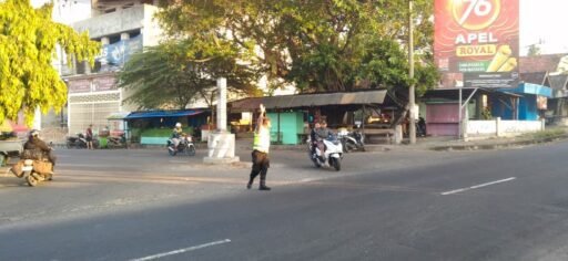 Polsek Ngimbang Secara Rutin Gelar Commanderwish Di Pagi Hari Guna cegah Kemacetan di Wilayah Ngimbang Polsek Ngimbang Secara Rutin Gelar Commanderwish Di Pagi Hari Guna cegah Kemacetan di Wilayah Ngimbang