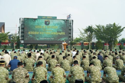 Upaya Lahir dan Batin, Ratusan Prajurit Kodam XII/Tpr Gelar Sholat Istisqo Memohon Hujan Upaya Lahir dan Batin, Ratusan Prajurit Kodam XII/Tpr Gelar Sholat Istisqo Memohon Hujan