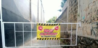 Warga Sambut Antusias Pembangunan Jalan Lingkungan Gang Langgar Kelurahan Ciseureuh Purwakarta