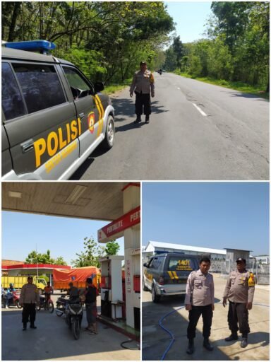Polsek Ngimbang Gelar Patroli Harkamtibmas Guna Cegah Kriminalitas Dan Premanisme Polsek Ngimbang Gelar Patroli Harkamtibmas Guna Cegah Kriminalitas Dan Premanisme