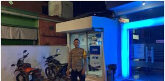 Pastikan Wilayah Ngimbang tetap Aman Personil Polsek Ngimbang Gelar Patroli Blue Light 4C Di Malam Hari