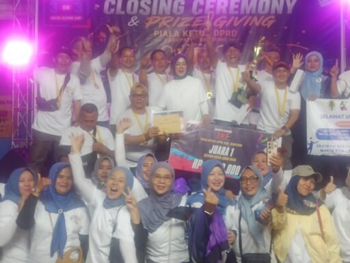 Pas One 86 Juara Badminton 3 ON 3 Alumni SMP Piala Ketua DPRD Kabupaten Bandung, Hj. Renie Rahayu Fauzi, SH. Pas One 86 Juara Badminton 3 ON 3 Alumni SMP Piala Ketua DPRD Kabupaten Bandung, Hj. Renie Rahayu Fauzi, SH.
