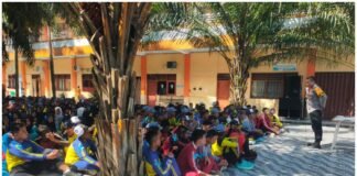 Polsek Ngimbang Gelar Kegiatan Binlu Pada Masa Pengenalan Lingkungan Sekolah ( MPLS ) Di SMA N 1 Ngimbang