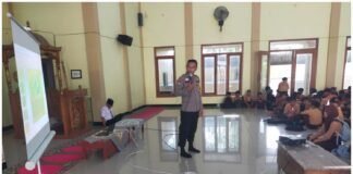 Polsek Ngimbang Gelar Kegiatan Binlu Pada Masa Pengenalan Lingkungan Sekolah ( MPLS ) Di SMP N 1 Ngimbang