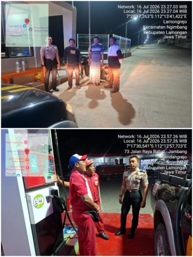 Pastikan Wilayah Ngimbang tetap Aman Personil Polsek Ngimbang Gelar Patroli Blue Light 4C Di Daerah Rawan Pastikan Wilayah Ngimbang tetap Aman Personil Polsek Ngimbang Gelar Patroli Blue Light 4C Di Daerah Rawan
