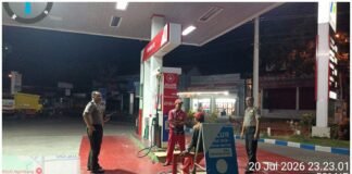 Pastikan Wilayah Ngimbang tetap Aman Personil Polsek Ngimbang Gelar Patroli Blue Light 4C Di Daerah Rawan