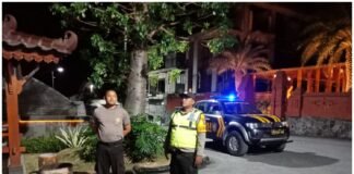 Polsek Ngimbang Gelar Patroli Blue Light Guna Menjaga Siskamtibmas Daerah Rawan Kriminal Di Wilayah Ngimbang
