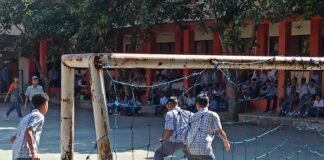 SMKN 7 Bale Endah, Muara Siswa Persiapan Masa Depan Mandiri, Istirahat Siswa Main Sepak Bola, Menikmati MBG