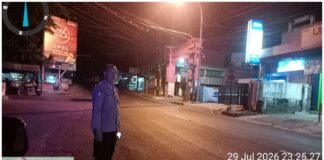 Personil Polsek Ngimbang Gencar Gelar Patroli Blue Light Guna Daya Cegah Dan Tangkal 4C Di Daerah Rawan