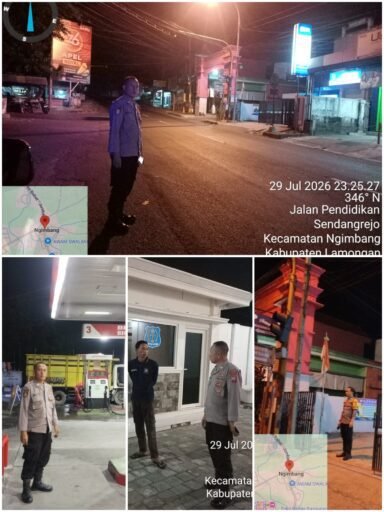 Personil Polsek Ngimbang Gencar Gelar Patroli Blue Light Guna Daya Cegah Dan Tangkal 4C Di Daerah Rawan Personil Polsek Ngimbang Gencar Gelar Patroli Blue Light Guna Daya Cegah Dan Tangkal 4C Di Daerah Rawan
