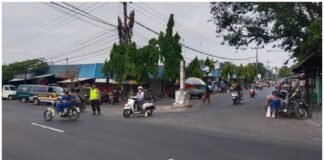 Demi Kelancaran Dan Cegah Kemacetan Polsek Ngimbang Secara Rutin Gelar Commanderwish Di Pagi Hari