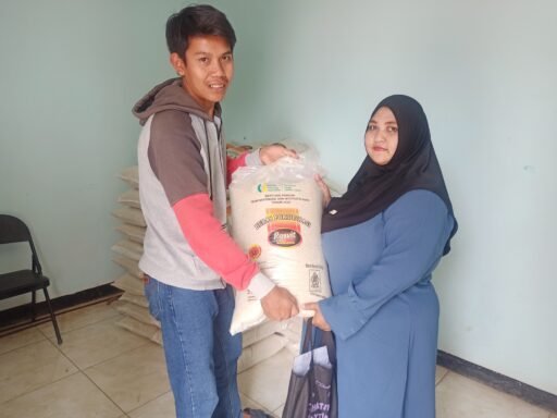 176 KPM Desa Cikitu, Kec.Pacet,Kab.Bandung, Terima Bantuan Pangan dari Badan Pangan Nasional Kamis 30-7-2026 176 KPM Desa Cikitu, Kec.Pacet,Kab.Bandung, Terima Bantuan Pangan dari Badan Pangan Nasional Kamis 30-7-2026