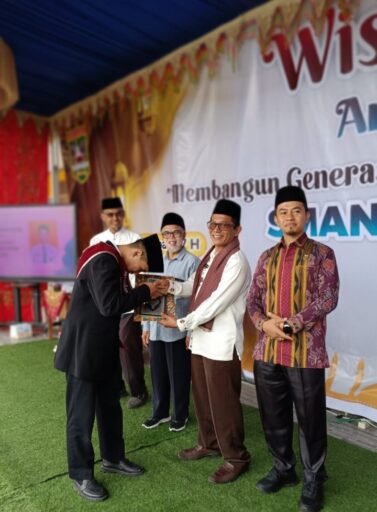 Ketua DPRD Pasaman Hadiri Wisuda Tahfiz SMAN 1 Lubuk Sikaping, Apresiasi Lahirnya Generasi Qur’ani Ketua DPRD Pasaman Hadiri Wisuda Tahfiz SMAN 1 Lubuk Sikaping, Apresiasi Lahirnya Generasi Qur’ani