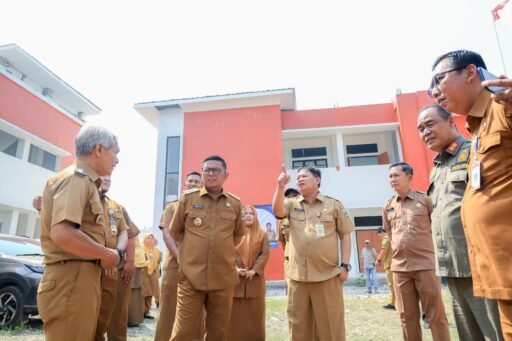 Andra Soni Tinjau MPLS SMKN 12 Kota Tangerang, Tegaskan Komitmen Sekolah Gratis untuk Semua Andra Soni Tinjau MPLS SMKN 12 Kota Tangerang, Tegaskan Komitmen Sekolah Gratis untuk Semua