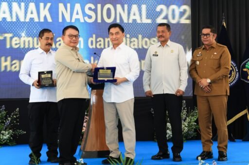 Dimyati Paparkan Program Sekolah Gratis Banten kepada KSP Dudung di Peringatan Hari Anak Nasional Dimyati Paparkan Program Sekolah Gratis Banten kepada KSP Dudung di Peringatan Hari Anak Nasional
