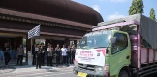 Kapolda NTB Kirim 8 Truk Bantuan dan Tim Trauma Healing untuk Korban Gempa NTT