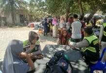Biddokkes Polda NTB Gelar Bakti Kesehatan Gratis untuk Warga Terdampak Kebakaran Desa Adat Sade