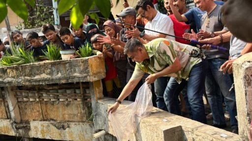 Unik! Lomba Mancing 3 Kuintal Ikan di Saluran PHB Kemayoran* Unik! Lomba Mancing 3 Kuintal Ikan di Saluran PHB Kemayoran*
