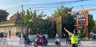 Demi Kelancaran Dan Cegah Kemacetan Polsek Ngimbang Secara Rutin Gelar Commanderwish Di Pagi Hari