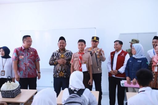 Kapolres Gresik Dukung Sekolah Rakyat, Tegaskan Komitmen Polri Wujudkan Pendidikan Berkualitas Kapolres Gresik Dukung Sekolah Rakyat, Tegaskan Komitmen Polri Wujudkan Pendidikan Berkualitas